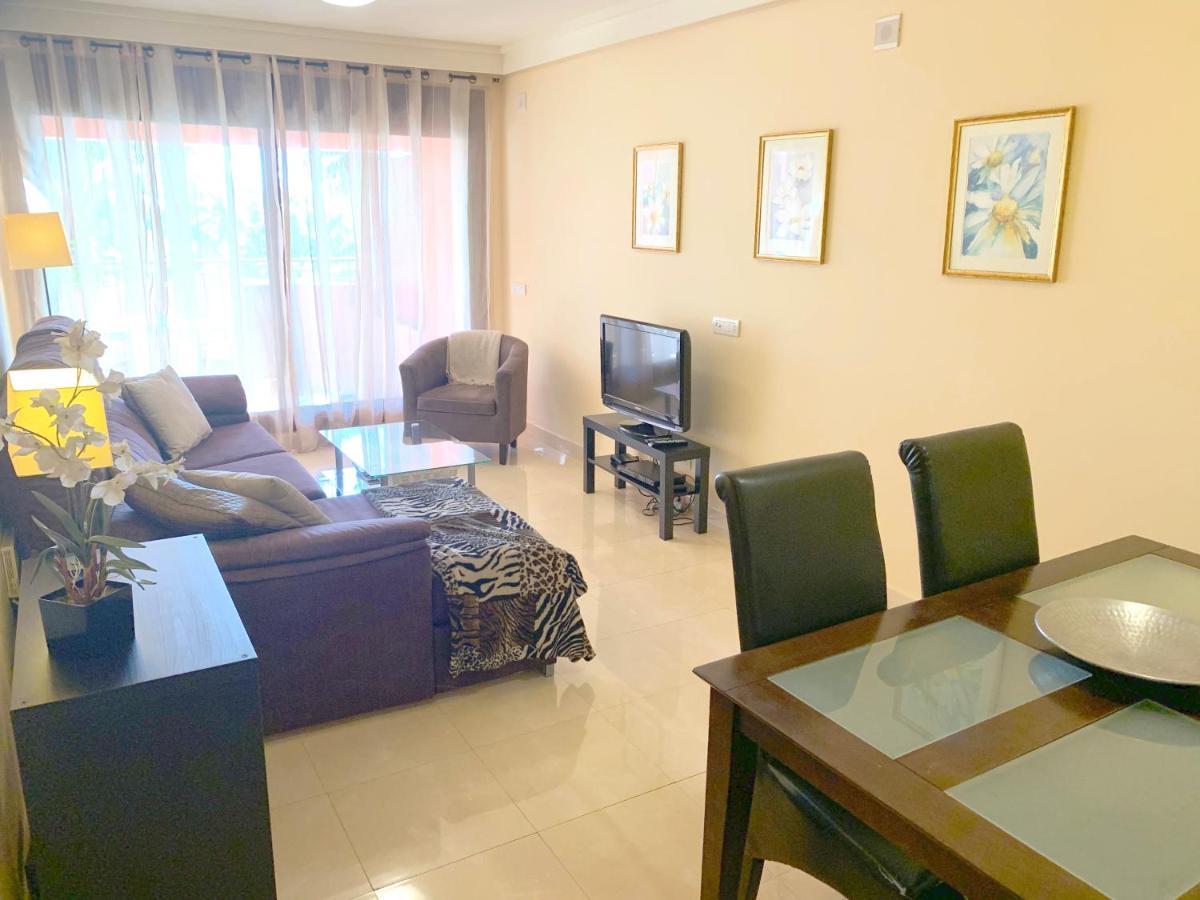 Salinas. Apartment For 4. Terrace/Parking/Pools/Gym/4Mins Beach Estepona Kültér fotó