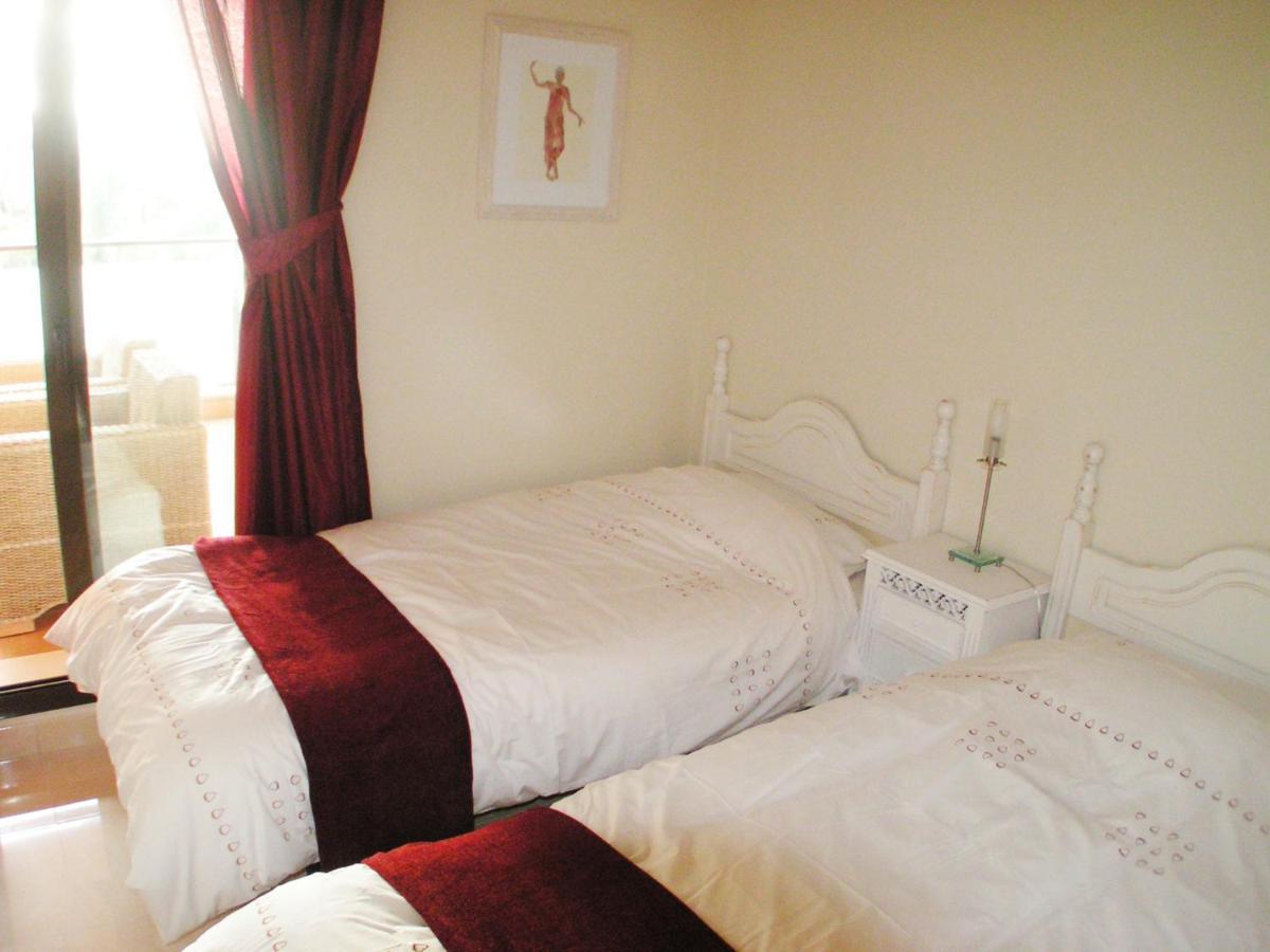 Salinas. Apartment For 4. Terrace/Parking/Pools/Gym/4Mins Beach Estepona Kültér fotó