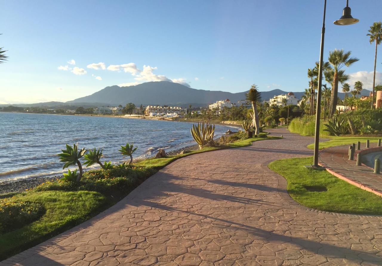 Salinas. Apartment For 4. Terrace/Parking/Pools/Gym/4Mins Beach Estepona Kültér fotó