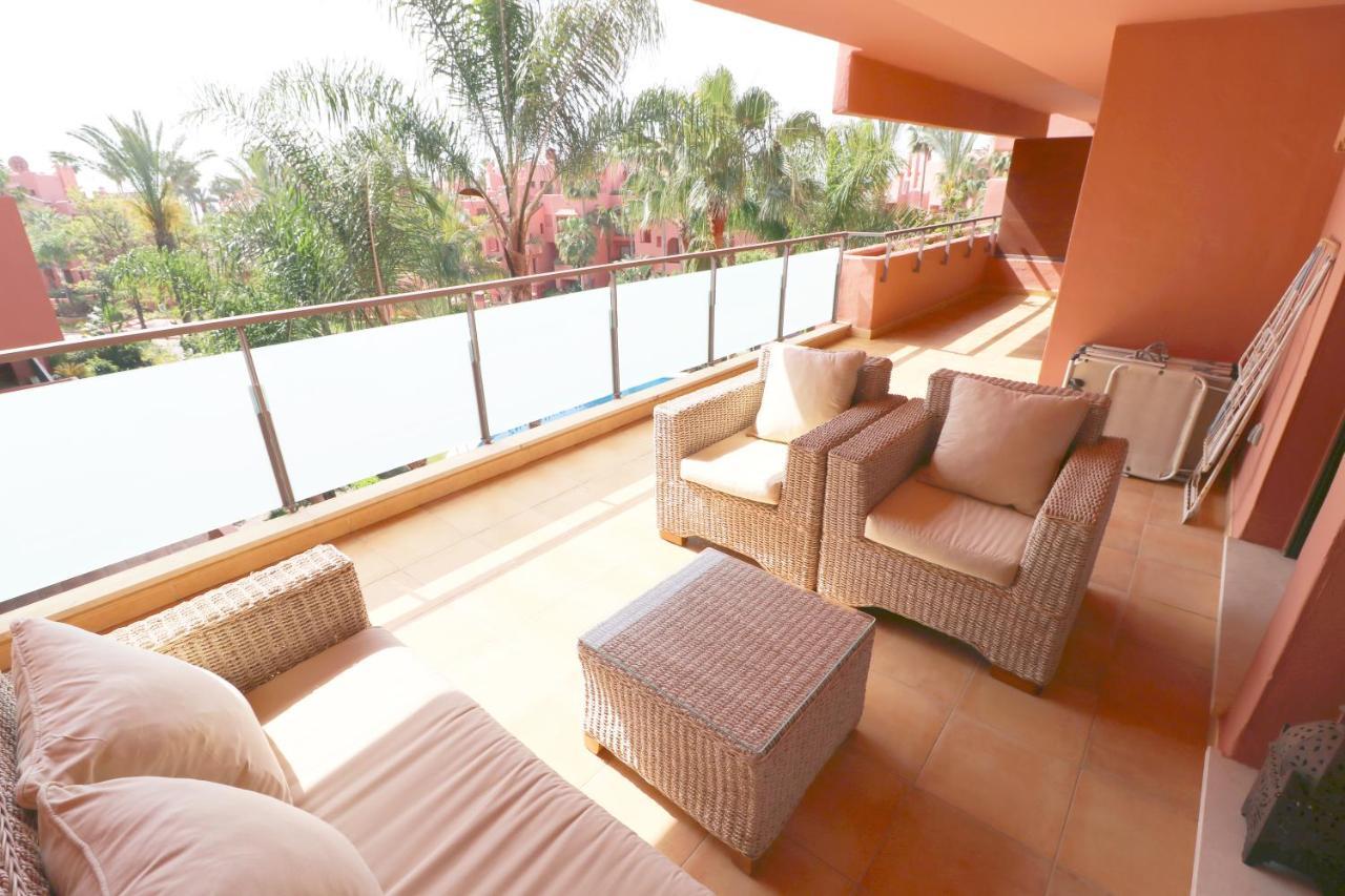 Salinas. Apartment For 4. Terrace/Parking/Pools/Gym/4Mins Beach Estepona Kültér fotó
