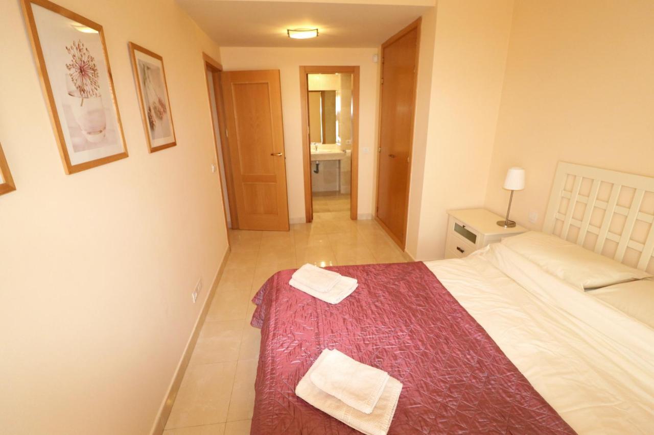 Salinas. Apartment For 4. Terrace/Parking/Pools/Gym/4Mins Beach Estepona Kültér fotó