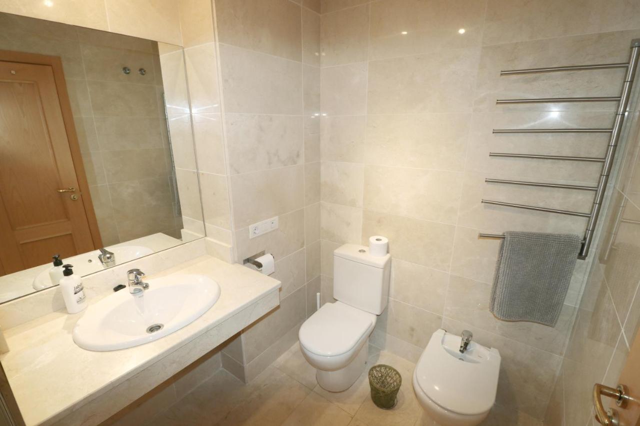 Salinas. Apartment For 4. Terrace/Parking/Pools/Gym/4Mins Beach Estepona Kültér fotó