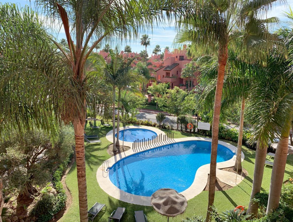 Salinas. Apartment For 4. Terrace/Parking/Pools/Gym/4Mins Beach Estepona Kültér fotó