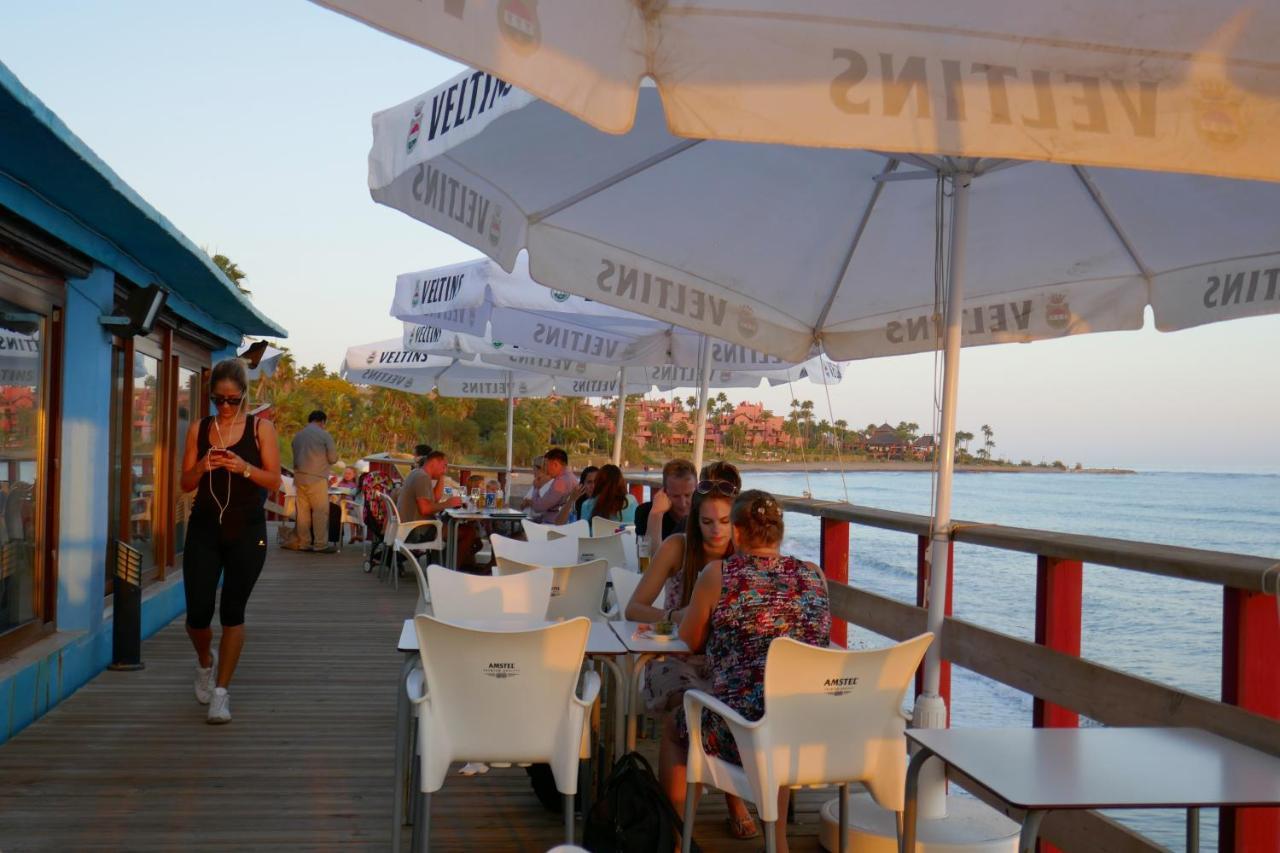 Salinas. Apartment For 4. Terrace/Parking/Pools/Gym/4Mins Beach Estepona Kültér fotó