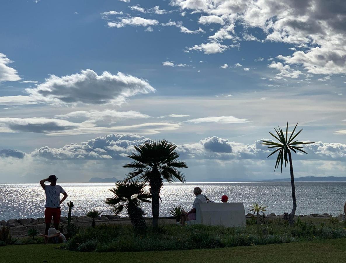 Salinas. Apartment For 4. Terrace/Parking/Pools/Gym/4Mins Beach Estepona Kültér fotó